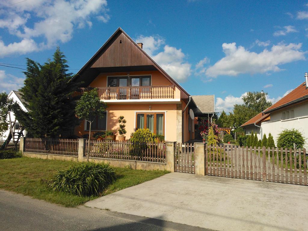 Valentin Vendeghaz Hotel Balatonlelle Exterior photo