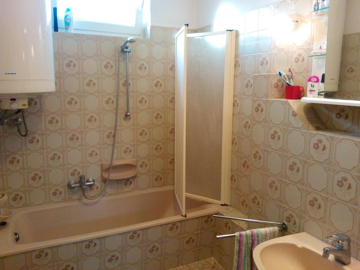 Valentin Vendeghaz Hotel Balatonlelle Room photo