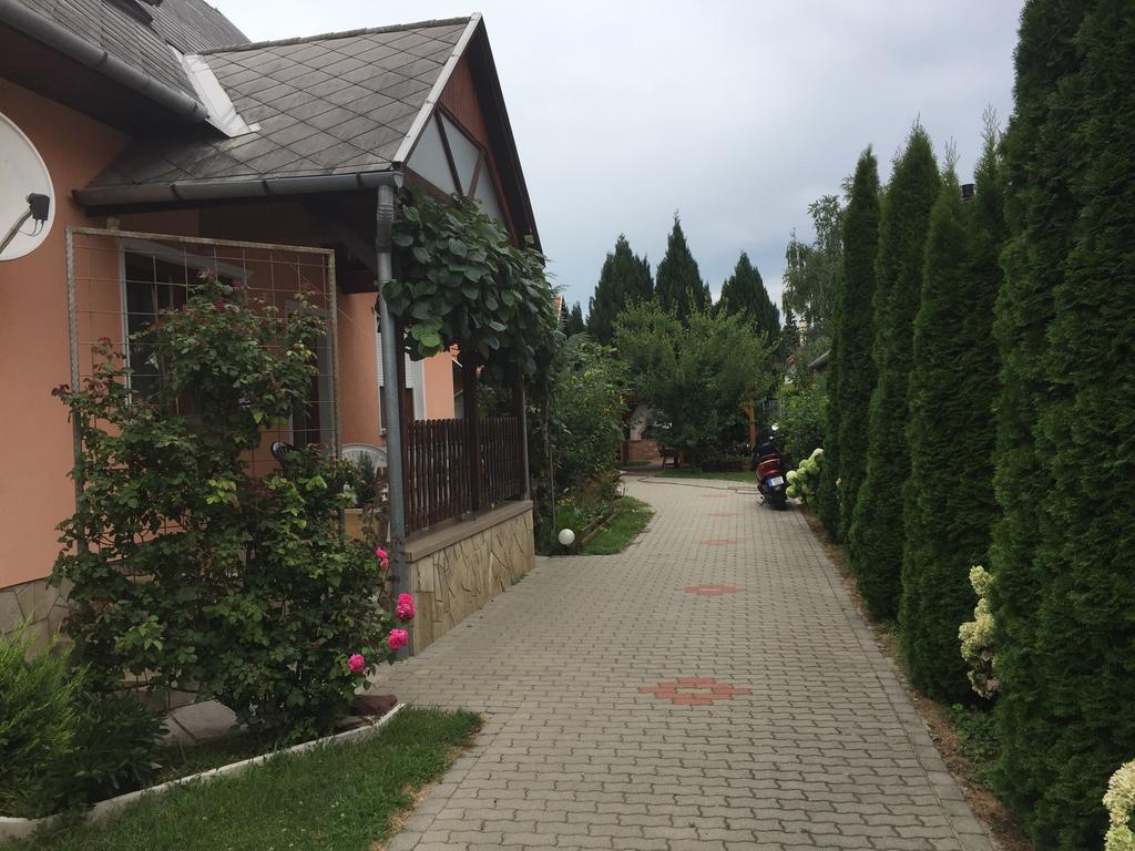 Valentin Vendeghaz Hotel Balatonlelle Exterior photo