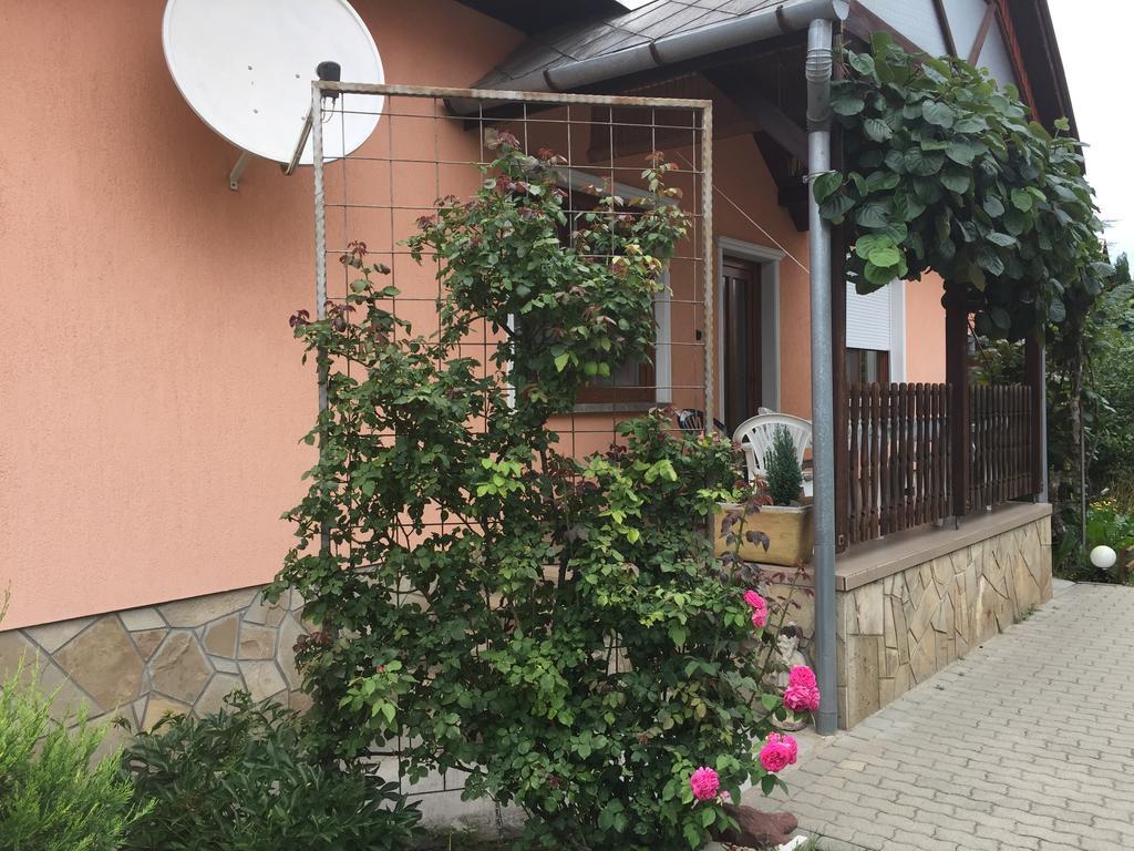 Valentin Vendeghaz Hotel Balatonlelle Exterior photo